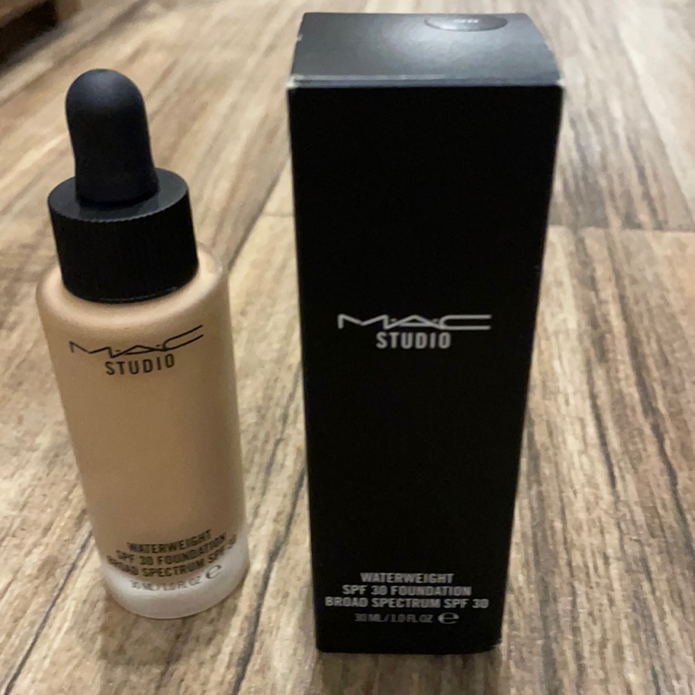 Mac foundation new with box